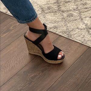 Black Wedges